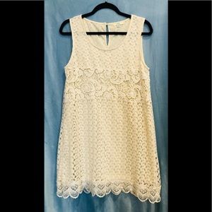 Sleeveless summer dress, lined, lace accents